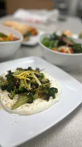 This week I had the opportunity to work with the talented Aisha Barfield,  Chef and owner of @thespicelifecateringco. Aisha gave me the 411