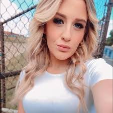 Carol Crafton's Instagram, Twitter & Facebook