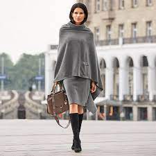 Chapeaux de paille ou souples pour accessoiriser votre maillot de bain ou chapeaux d'hiver pour rester au chaud et chic. 1001 Idees Pour Comment Porter La Cape Femme D Hiver Cette Saison