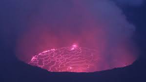 Spektakuläre besteigung des stratovulkans nyiragongo der große afrikanische grabenbruch als ergebnis tiefer verwerfungen in der erdkruste und seit jahrmillionen tätiger vulkaneruptionen ist. Magische Momente Am Nyiragongo Dr Kongo Reisebericht Reisedepeschen