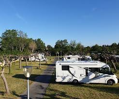 Piscine chauffée, jets massant, détente et bonheur en famille! Aire Camping Car Park D Elne Pyrenees Orientales
