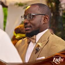 tazamakovu Simba hazai chui🙌🙌🙌🙌 Malkia tiffa amejizaa mwenyewe ndani ya  Tamara na Nafisa😀😀😀😀😀 Mambo ni jino kwa jino. Nipe nikupe. Kazi kwako Tamara  ,Kato shikilia hapohapo😀😀😀😀😀 Usikose uhondo wa #kovuseries Monday to