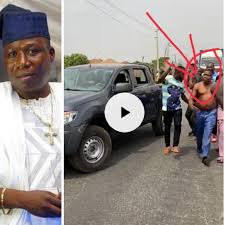 The nigerian secret police had declared igboho wanted for allegedly stockpiling arms, an allegation he has since denied. Video Igboho Removes His Clothes As Security Agents Attempt To Arrest Him Benconews
