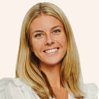 Sara Helle's Instagram, Twitter & Facebook