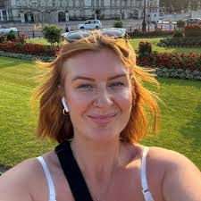 Gillian Marks's Instagram, Twitter & Facebook