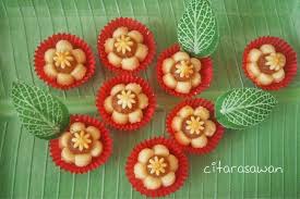 Resepi tart nenas gebu cikgu azlina ina | pineapple tart cookies (mesti cuba!!) tart nenas gulung mudah sedap dapur mama tiera menyediakan toturial tart nenas gulung mudah. Biskut Tart Nenas Bunga Step By Step Resepi Terbaik