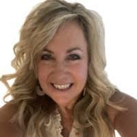 Kelly Hildreth's Instagram, Twitter & Facebook