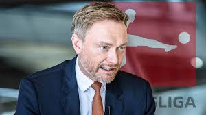 Die fdp ist wieder obenauf. Fdp Chef Christian Lindner Konkretisiert Aussagen Zur Bundesliga Nur Eine Realistische Prognose Sportbuzzer De