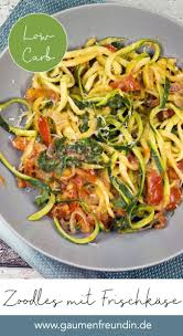 Low Carb Zucchini Spaghetti Mit Frischkase Und Tomaten Rezept Zucchini Spaghetti Rezept Zucchini Nudeln Zoodle Rezepte