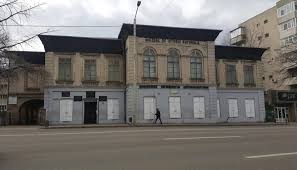 De aceea, mulți investitori au ales să cumpere apartamente în centru, zonă din care face parte și muzeul de istorie naturală din sibiu și să le închirieze în regim hotelier. Cel Mai Vechi Muzeul De Istorie NaturalÄ Din ÈarÄ StÄ Inchis Din 2013 Deoarece Este Un Pericol Pentru Vizitatori
