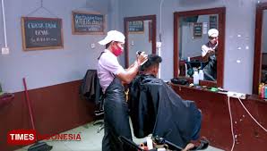 Dan salah satu yang selalu dijaga penampilannya oleh pria adalah model potongan rambutnya. Potong Rambut Bayar Seiklasnya Ada Di Yogyakarta Ini Lokasinya Times Indonesia