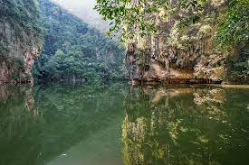 If you've not already known, ipoh is famous for its widespread karst formations throughout the city, thus rendering it the nickname guilin of malaysia. Tasik Cermin Ditutup Untuk Lawatan Bebasnews