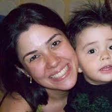 Larissa Flora (@Lari_flora)