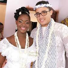 Le Mariage Romantique De Murielle Et Dimitri A Abidjan Tenue Mariage Tenue Mariage Traditionnel Africain Tenue Mariage Traditionnel