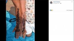 Biasanya kamu melihat henna digunakan untuk menghias tangan pengantin perempuan agar terlihat lebih menarik dan cantik. Akibat Pakai Henna Hitam Kulit Tangan Gadis 7 Tahun Ini Melepuh
