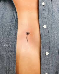 Floral Sternum Tattoo By Vivo Tatoveringsideer Simple Tatoveringer Tatoveringer