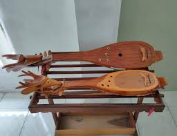 Hasapi merupakan alat musik tradisional khas sumatera utara, khususnya di daerah masyarakat batak. Dambus Wonderful Pangkalpinang