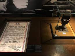 Learn how it came about in this french video with transcript and translation. File Affiche Et Micro Bbc De L Appel Du 18 Juin Musee De L Armee Jpg Wikimedia Commons