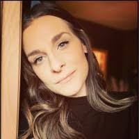 Carrie Lyon's Instagram, Twitter & Facebook