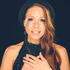 Krista Richards's Instagram, Twitter & Facebook