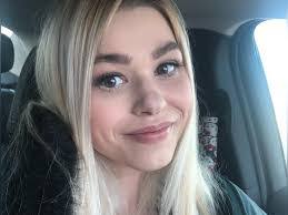 Mandy Nicole's Instagram, Twitter & Facebook