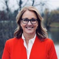 Laura Devries's Instagram, Twitter & Facebook