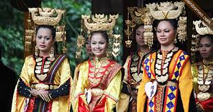 Muhammad berkata, wang itu menjadi milik si penari dan ia. Tarian Tradisional Mengikut Empat Kaum Di Sabah Kaum Bajau Dalling Dalling Igal Igal