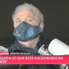 En las imágenes, que duran menos de 20 segundos, se puede ver a gonzález garcía vestido con una remera y unas bermudas junto a su pareja. Gines Gonzalez Garcia La Imagen De Los Runners No Es Demasiado Buena