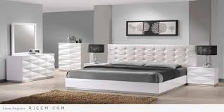 ديكورات غرف النوم تنفيذ On Twitter الشباك هو مكان الستارة وهي الجهة التي يفضل أن تكون بجانب السرير بالإمكان عمل فريمات حول الشباك او يكتفى بتغطيته بستارة تناسب اللون المختار لخلفية السرير