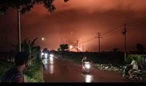 Bahkan langit di wilayah indramayu menjadi merah menyala. Uzsuuvfh T7lsm