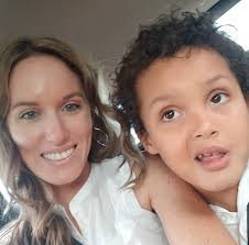 This past weekend I had the honor of interviewing Asa Maass, the man behind  the FatheringAutism vlog. It's been exactly one year since I met him and  his family at Playlist Live,