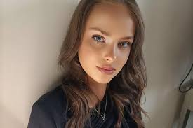 Former Dublin glamour model becomes 'Momager' for…