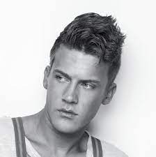 Cool Men S Hairstyles For Thick Wavy Hair Kurze Haare Wellen Haarschnitt Ideen Wellen Haare