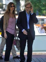 « a me sgarbi è così simpatico ». Sabrina Colle La Compagna Di Vittorio Sgarbi Si Racconta Il Tradimento Sessuale Non E Importante Lui Noi Non Facciamo L Amore Da Un Millennio Il Fatto Quotidiano