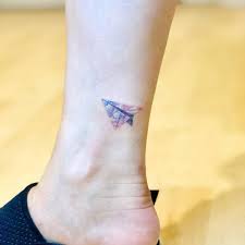 25 Tiny Tattoos That Are Wonderful Despite Their Size Tattoos For Women Small Small Tattoos Tiny Tattoos