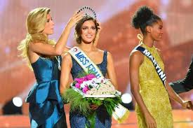 Du nord pas de calais lors de l'élection nationale de miss france, retransmise sur tf1. Iris Mittenaere Crowned Miss France 2016