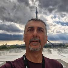 Remaining Questions: How to get from Garda lake to Como lake? Is there a  worth-seeing cycling-route, or is it better to hop to a train? I would  prefer to avoid Milan, I