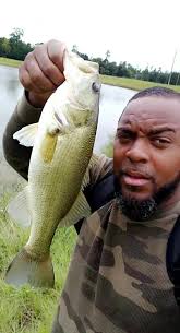 I went try this hole couple blocks from the house.... I fished this spot  every few months since Harvey .....I would get bites.... feel the tug but  nothing ever........til today......was supposed to ...