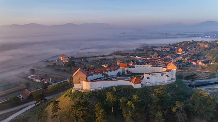 Feldioara citadel, Romania - before and after : r/castles