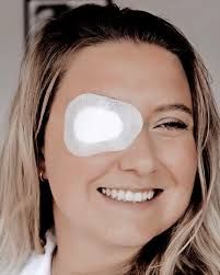 De benen van Ashley Kolster (29) voelen elke dag alsof ze net een marathon  heeft gerend. Ze vecht tegen het monster dat MS heet. 'Het meisje dat gek  stond te doen op een festival is er niet meer'