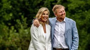 Willem Alexander Na Ruim Twintig Jaar Weer Op Zijn Knieen Rtl Boulevard
