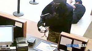 Piazza del mandamento, 80, 37044, cologna veneta, veneto. Colpo In Una Banca Per Un Bottino Di 4 000 Euro Il Ladro E Fuggito A Piedi