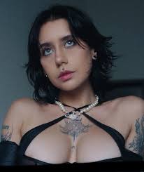 OnlyFans Model in black - FameRegistry.com