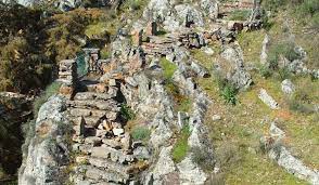 A obra de construção dos passadiços do penedo furado, em vila de rei, castelo branco, vai entrar na sua reta final, com a concretização do último troço. Os Passadicos Do Penedo Furado Trouxeram Ainda Mais Encanto A Vila De Rei