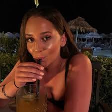 Beth Dryden's Instagram, Twitter & Facebook