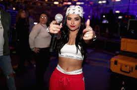 It is produced by jorge luis fonseca and features bad bunny. Becky G On The Sexy Lyrics Of Mayores Billboard Billboard