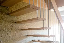 Besonders schön ist eine wandgestaltung, die sich an der form der treppe orientiert: Renovierung Und Wandgestaltung Im Flur Mit Treppe Die Vollmaler De Aus Coswig Bei Dresden