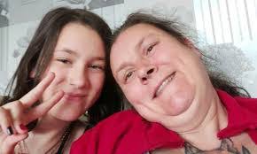 Laurel Manning's Instagram, Twitter & Facebook