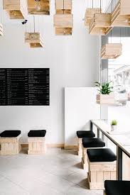 Je Vous Emmene De Bon Matin Boire Un Jus De Fruits Frais Dans Un Bar A Melbourne Et Oui On Store Design Interior Cafe Interior Restaurant Interior