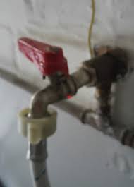 Der installateur, der mir den defekten wasserhahn ausgetauscht hat, hat mir gesagt, dass es sich hierbei um einen normalen verschleißschaden. Wasserhahn Tropft Am Gewinde Waschmaschine Heimwerken